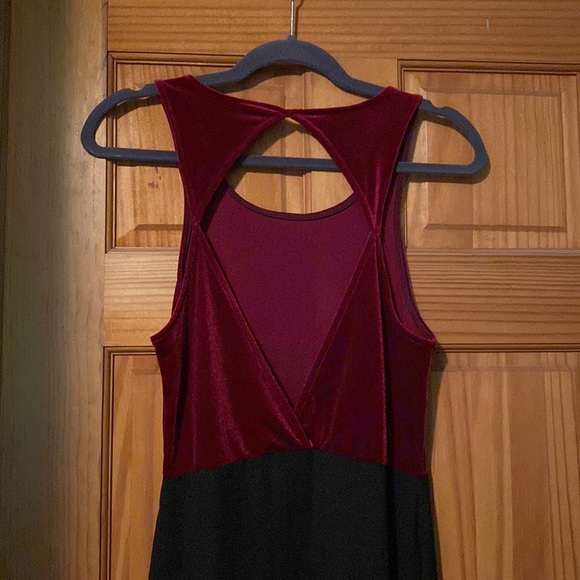 Nasty Gal Red Velvet Maxi Dress Diamond Back Opening - Picture 4 of 7